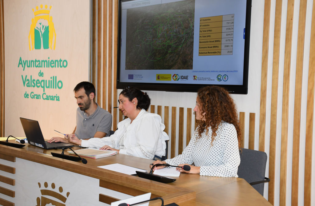 Tecnicos de El Cabildo de Gran Canaria realizan presentación a miembros de la corporación municipal