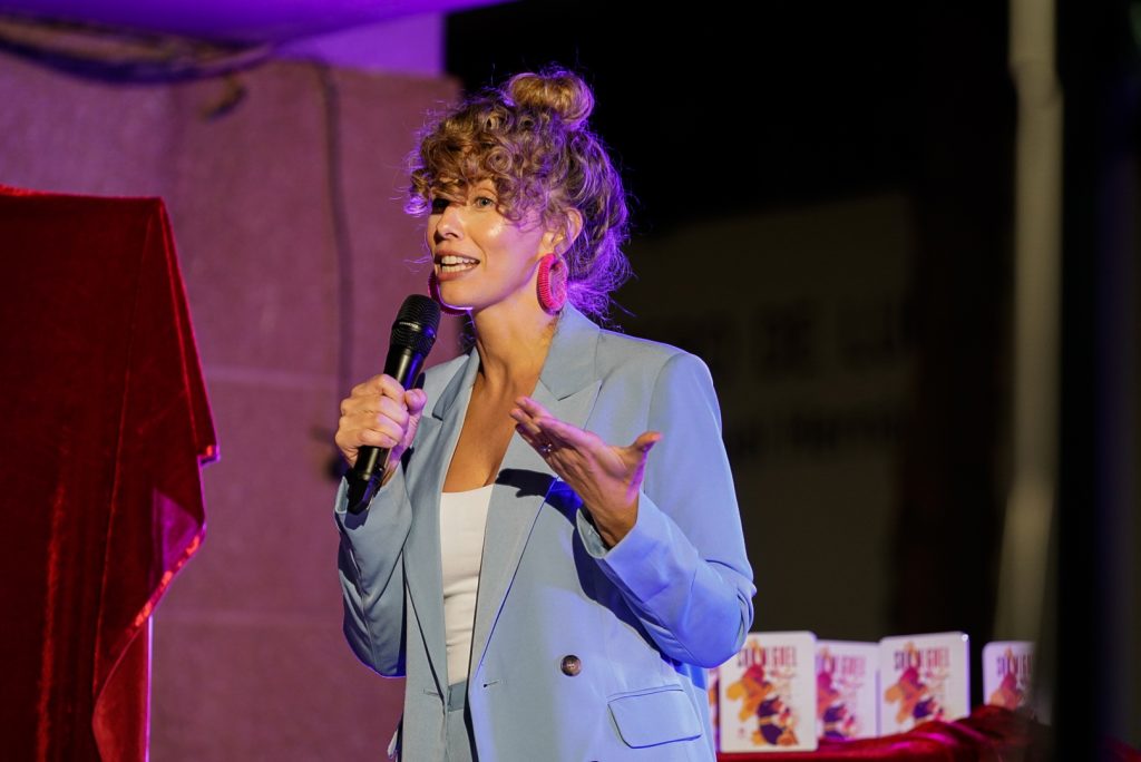 La presentadora del acto, Anabel, en un momento de la noche