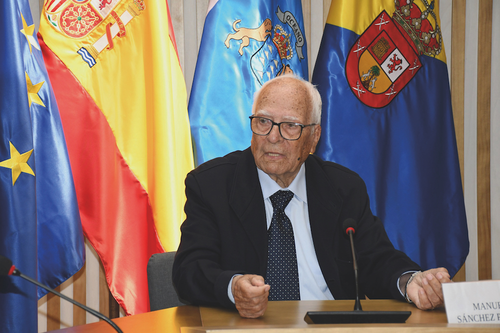 Manuel Sánchez en el acto de inauguración de la reforma del salón de plenos