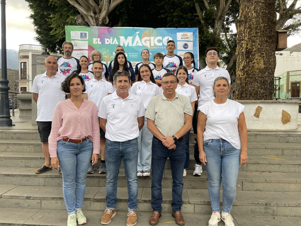 Presentación del acto en las escaleras de la Plaza de San Miguel